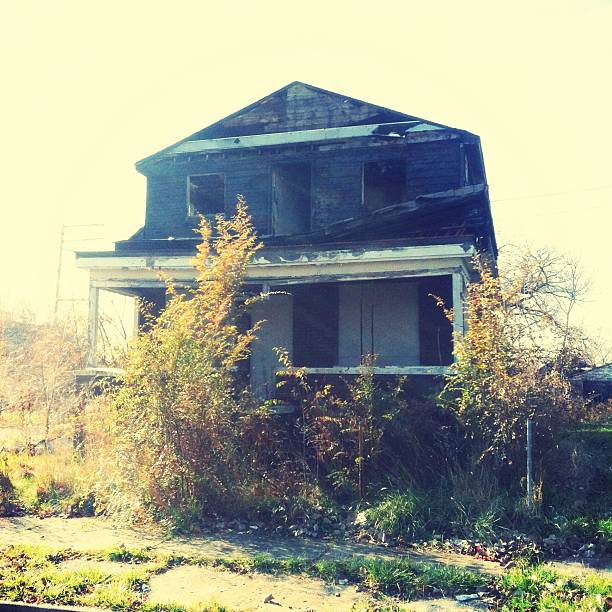 istock Abandoned house in Detroit 174975831