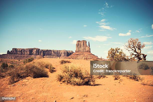 Photo libre de droit de Panorama Monument Valley Tribal Navajo National Park banque d'images et plus d'images libres de droit de Arizona