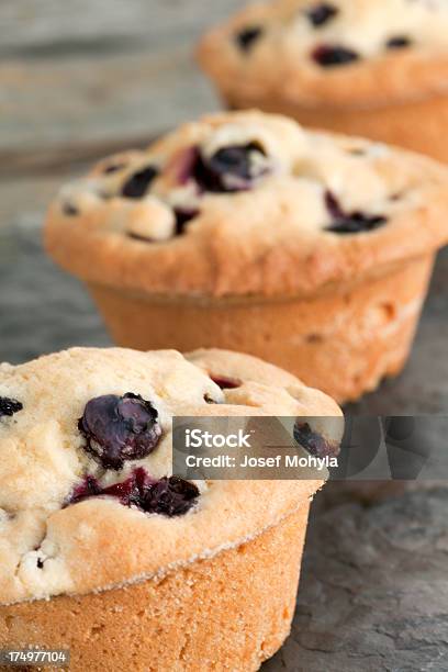 Foto de Muffins De Mirtilo e mais fotos de stock de Amarelo - Amarelo, Assado no Forno, Baga - Fruta