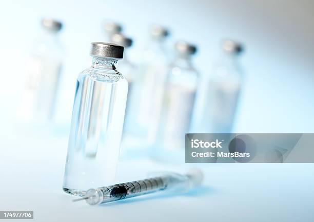 Foto de Insulina Seringa E Açúcar Diabetes Conceito e mais fotos de stock de Azul - Azul, Conceito, Conceitos e temas