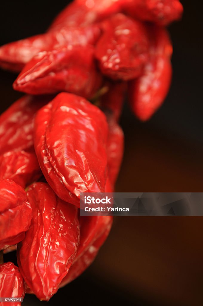 Peperoni secchi - Foto stock royalty-free di Calore - Concetto