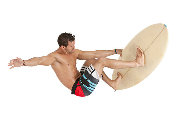 девушка прыжки с его для серфинга - swimming shorts surfing male full length стоковые фото и изображения