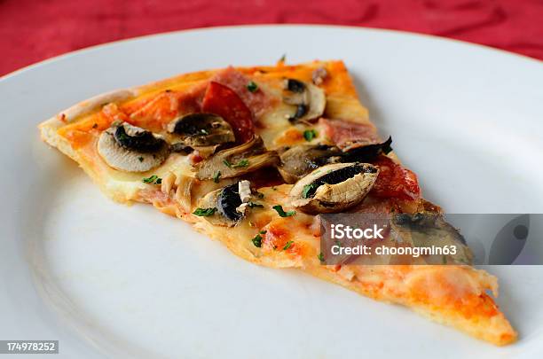 Pizza - zdjęcia stockowe i więcej obrazów Fotografika - Fotografika, Gourmet, Grzyb jadalny