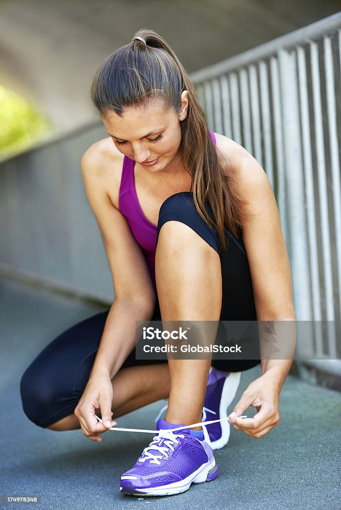 Cadarço para uma corrida - Foto de stock de Curvar-se royalty-free