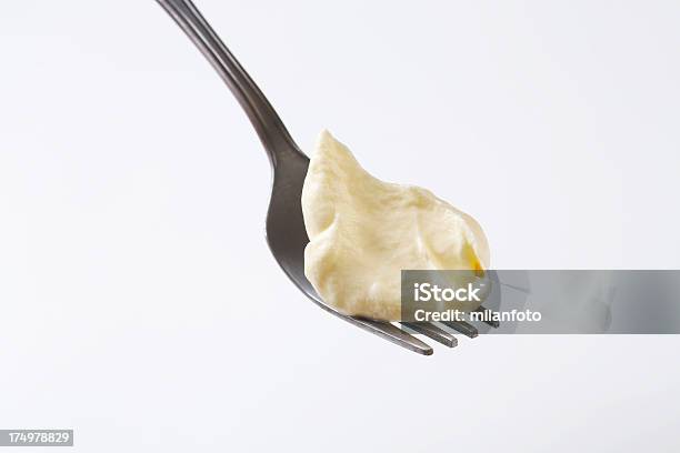Panna Distribuite Su Una Forchetta - Fotografie stock e altre immagini di Alimentazione sana - Alimentazione sana, Bianco, Bibita