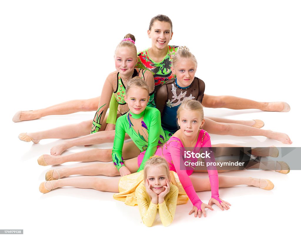 Danseurs acrobatique faire Split sur fond blanc - Photo de 8-9 ans libre de droits