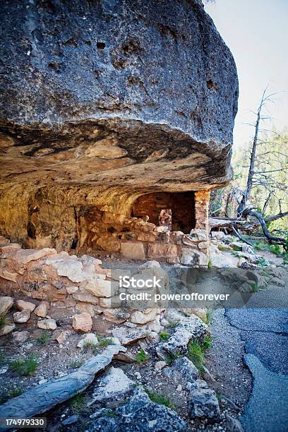 Walnut Canyon National Monument Stockfoto und mehr Bilder von Alt - Alt, Anasazi, Anasazi-Ruine