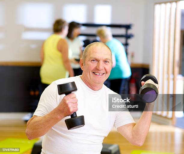 Palestra Uomo - Fotografie stock e altre immagini di 60-69 anni - 60-69 anni, Abbigliamento sportivo, Adulto