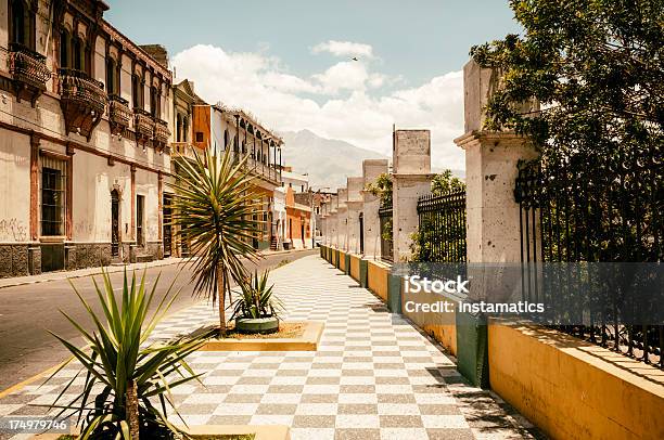 Perukleine Straße In Arequipa Stockfoto und mehr Bilder von Arequipa - Peru - Arequipa - Peru, Peru, Alt