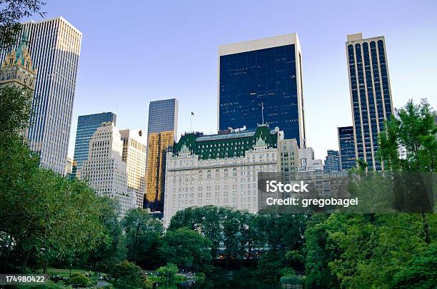 Plaza Hotel I Innych Budynków Widziany Od Central Park - zdjęcia stockowe i więcej obrazów Plaza Hotel - Manhattan