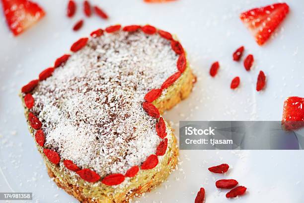Raw Vegane Kuchen Stockfoto und mehr Bilder von Bildschärfe - Bildschärfe, Bocksdornfrucht, Dessert