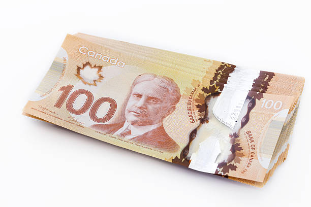 stos canadian banknoty 100-dolarowe 2012 r. - canadian dollars canada bill one hundred dollar bill zdjęcia i obrazy z banku zdjęć