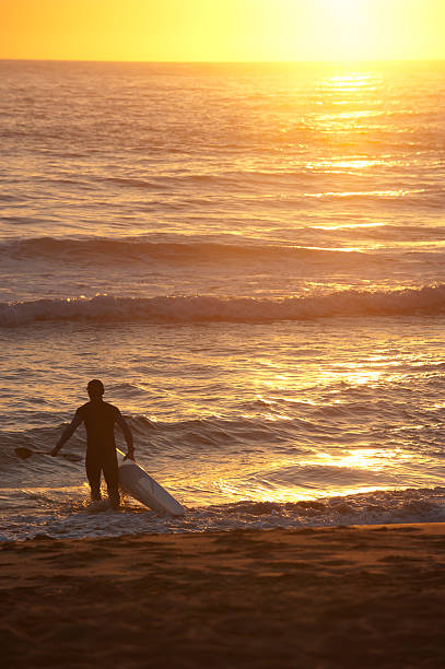 istock Man with kayak at sunrise 174981536