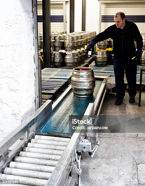 Clean Bier Kegs Stockfoto und mehr Bilder von Aluminium - Aluminium, Beladen, Bierfass