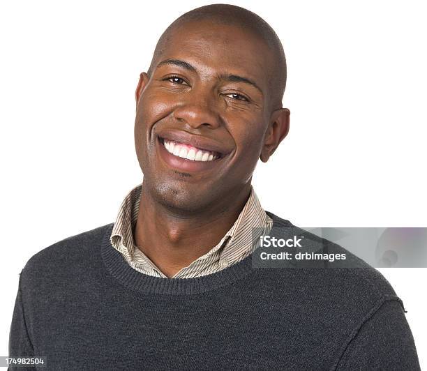 Retrato De Jovem Feliz Sorridente Homem - Fotografias de stock e mais imagens de 20-29 Anos - 20-29 Anos, 25-29 Anos, Adulto