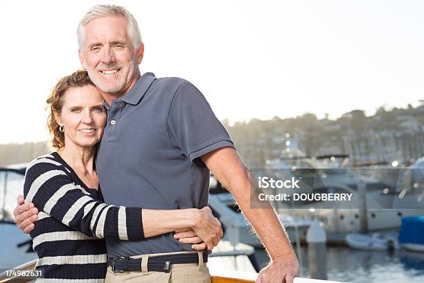 幸せなカップルのマリーナ - 2人のストックフォトや画像を多数ご用意 - 2人, 60-64歳, あごヒゲ