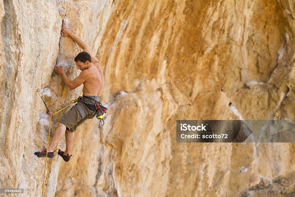Maschio Rockclimber - Foto stock royalty-free di Alpinismo
