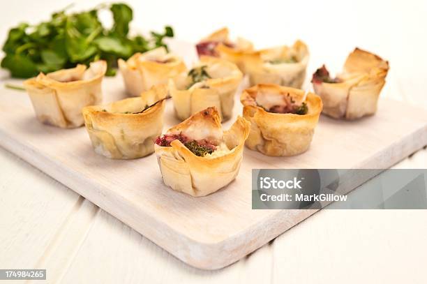 Filo Tartlet - Fotografias de stock e mais imagens de Canapé - Lanche - Canapé - Lanche, Bandeja - Utensílio doméstico, Buffet