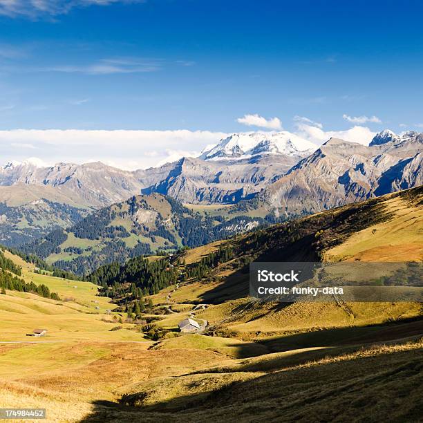 Wildstrubel I Lenk Valley W Kwadrat Skład - zdjęcia stockowe i więcej obrazów Alpy - Alpy, Alpy Szwajcarskie, Berneński Oberland