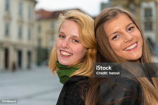 Foto de Atraente Os Estudantes e mais fotos de stock de 20 Anos - 20 Anos, Adulto, Alegria