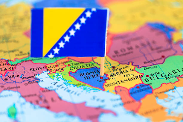 mappa e bandiera della bosnia erzegovina & - bosnia herzegovinan flag foto e immagini stock