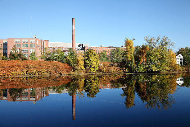 istock Autumn in Nashua 174984693