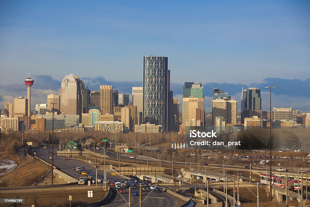 Horizonte do centro da cidade de Calgary - Foto de stock de 2013 royalty-free