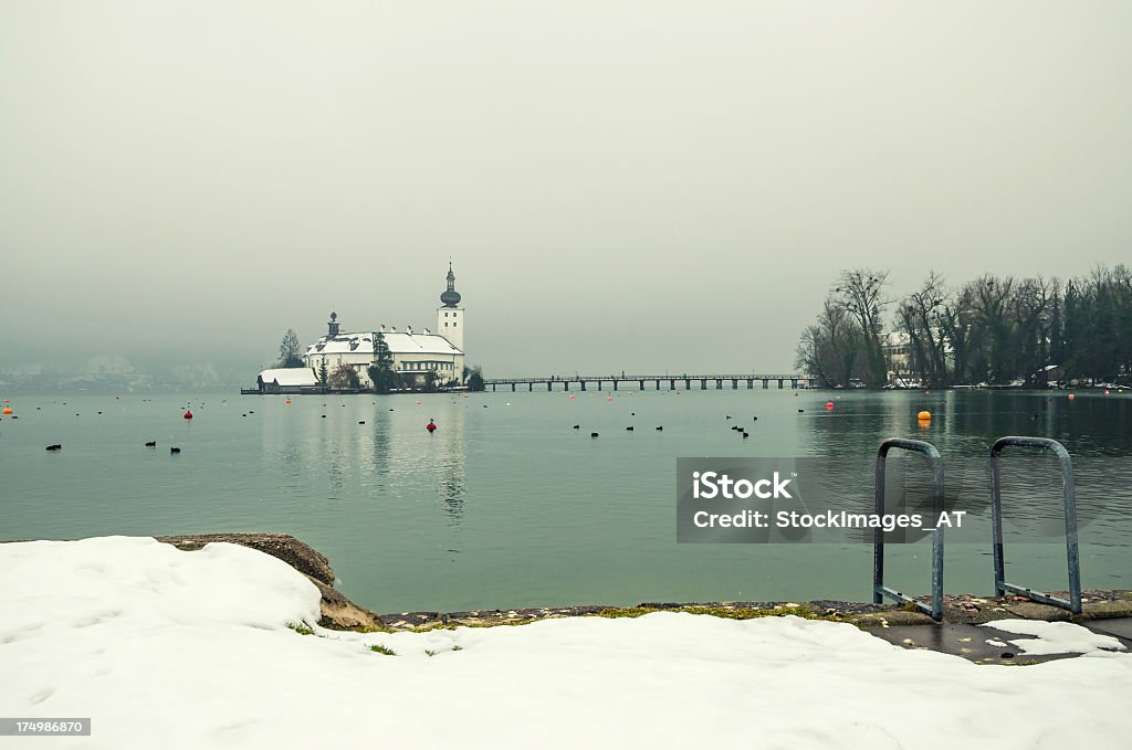 Spokojne Zima widoki na Jezioro Traun - Zbiór zdjęć royalty-free (Austria)