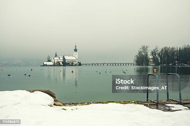 Foto de Paisagem De Inverno Tranquilo No Lago Traun e mais fotos de stock de Alta Áustria - Alta Áustria, Calçadão, Cena Não-urbana