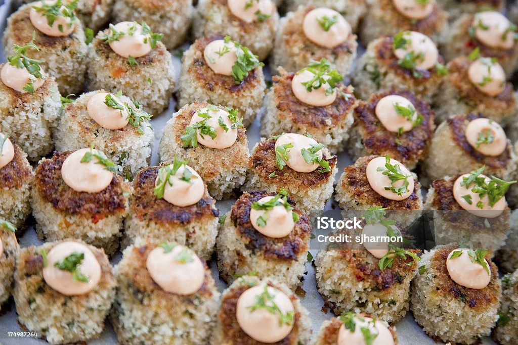 Platte Crab Cakes im Hochzeitsempfang für Gäste - Lizenzfrei Krabben - Meeresfrüchte Stock-Foto