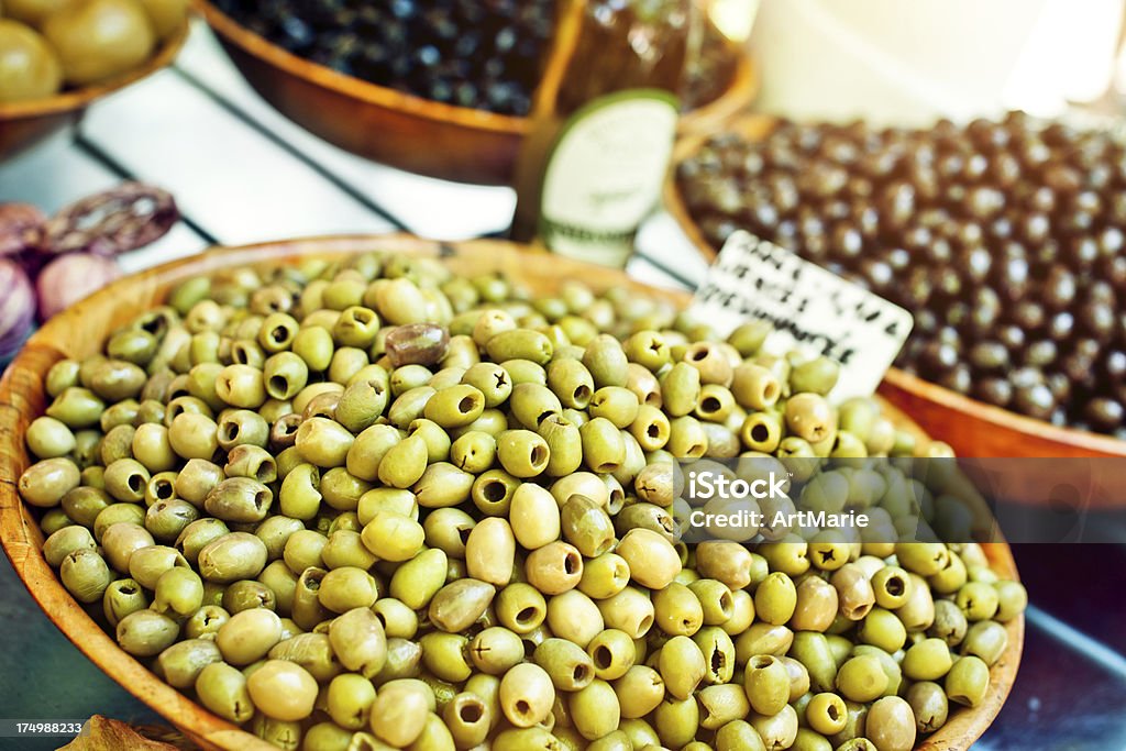 Grüne Oliven zum Verkauf - Lizenzfrei Bauernmarkt Stock-Foto