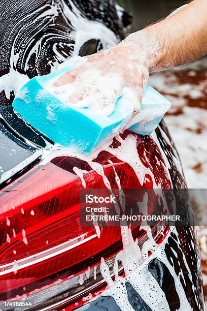 Waschen Mit Schwamm Stockfoto und mehr Bilder von Waschen - Waschen, Autowaschanlage, Arbeiten