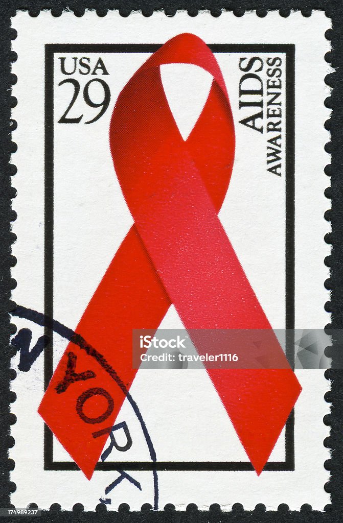 Timbro rosso della lotta all'AIDS - Foto stock royalty-free di AIDS