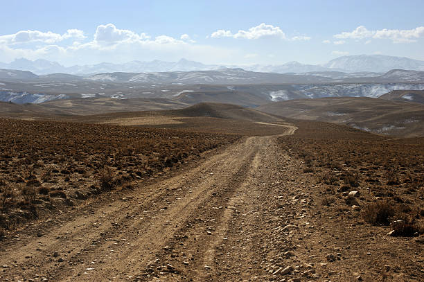 Afganistán road y a las montañas. - foto de stock