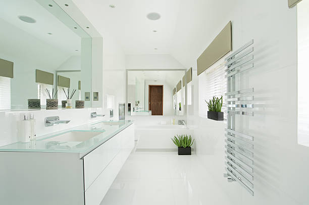 bellissimo bagno bianco - sink bathroom pedestal tile foto e immagini stock