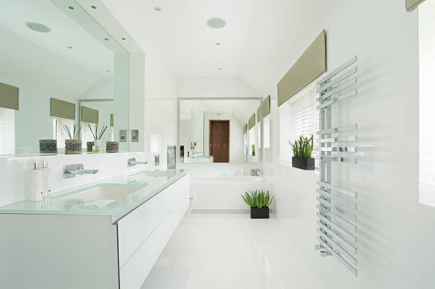 красивая белая ванная комната - sink bathroom pedestal tile стоковые фото и изображения
