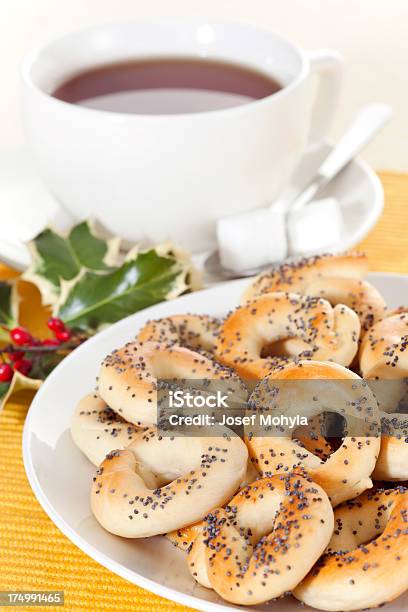 Foto de Chá De Natal Com Papoula Pretzels e mais fotos de stock de Prato - Prato, Pretzel, Torcido