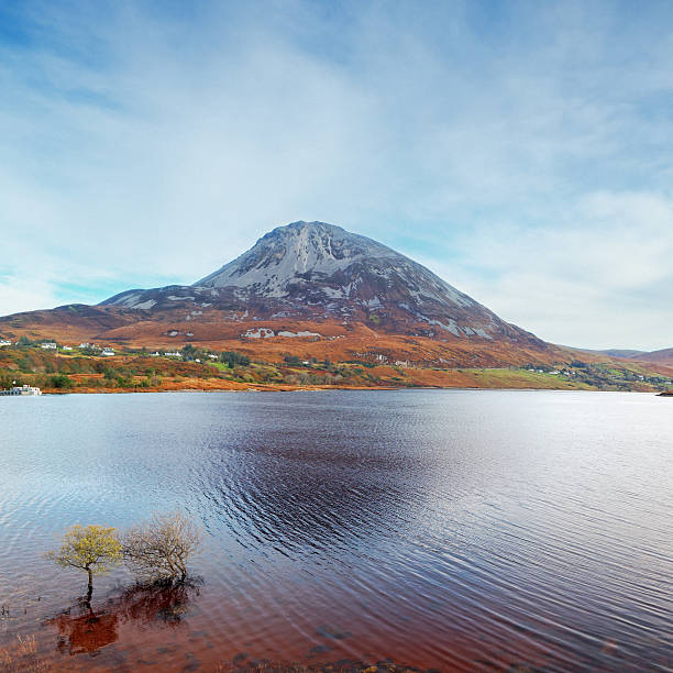 donegal エリガル山で、アイルランド - republic of ireland mount errigal mountain landscape ストックフォトと画像