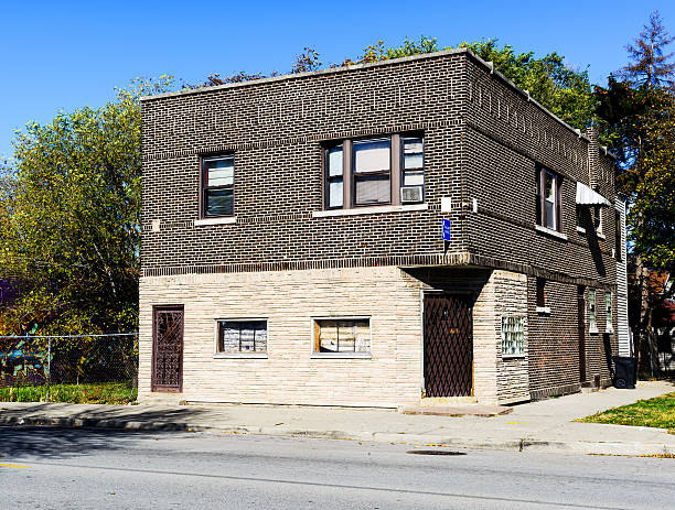 istock Old commercial building on 93rd Street in Burnside, Chicago 174991957