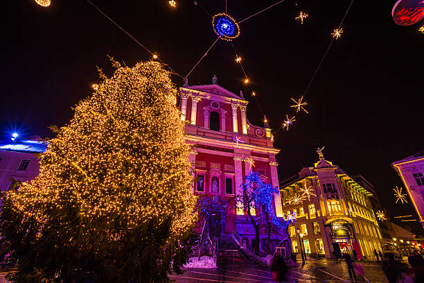 decoração de natal luz em liubliana - ljubljana december winter christmas imagens e fotografias de stock