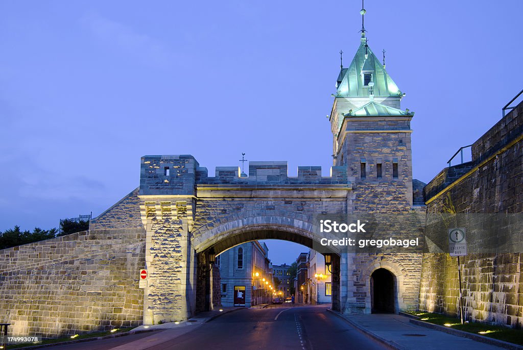 Porte Kent, na cidade de Quebec, Canadá, à noite - Foto de stock de Arquitetura royalty-free