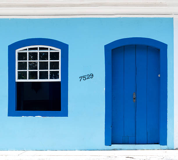 blu anteriore della tradizionale casa di pescatori a florianopolis, brasile. - house numbering foto e immagini stock