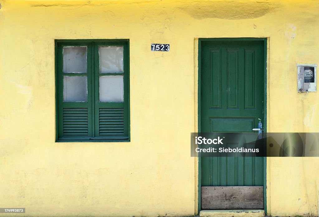 Zielony i żółty Dom z przodu w Santa Catarina, Brazylii. - Zbiór zdjęć royalty-free (Bez ludzi)