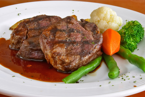 steak with veggies meal