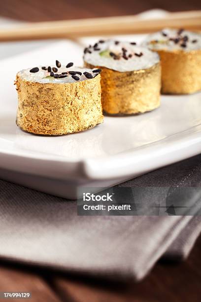 Sushi De Ouro - Fotografias de stock e mais imagens de Alimentação Saudável - Alimentação Saudável, Arroz - Alimento Básico, Carne