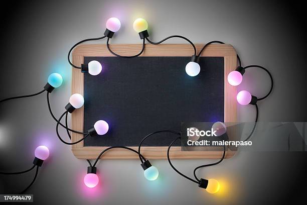 Foto de Quadronegro Com Luzes De Natal e mais fotos de stock de Aprender - Aprender, Ardósia, Carta - Documento