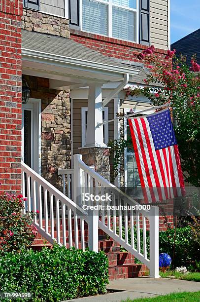 Foto de Bandeira Norteamericana e mais fotos de stock de Bandeira - Bandeira, Varanda, 4 de Julho