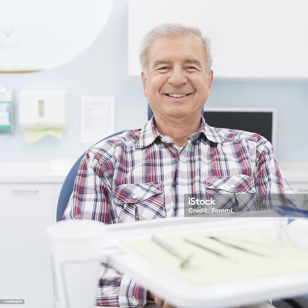 Paciente no dentista feliz sénior - Royalty-free Dentista Foto de stock