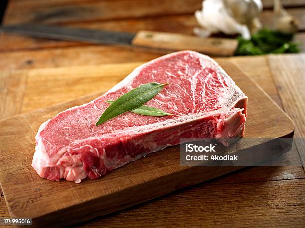 Rohe Steak Stockfoto und mehr Bilder von Strip Steak - Strip Steak, Roh, Fleisch