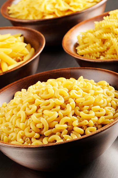파스타 - dry pasta fusilli comfort food 뉴스 사진 이미지